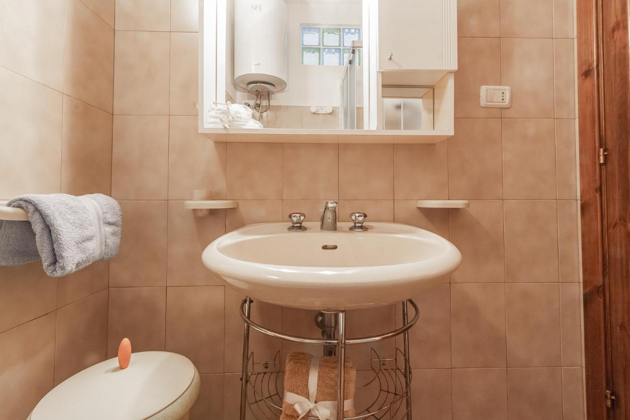 イーゾラ・ロッサRelax Family House Al Mareアパートメント エクステリア 写真